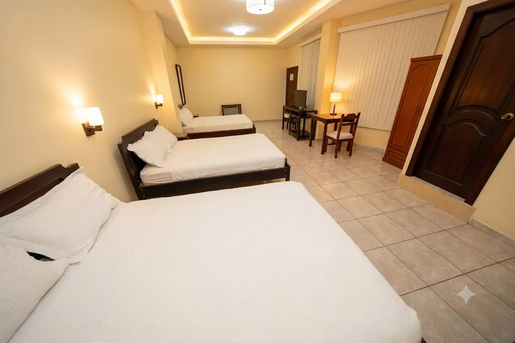 Habitación Triple Ángulo 2